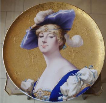 Porcelánový talíř s portrétem dámy
