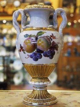 Porcelánová váza s motivem ovoce
