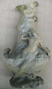 Figurální váza J.M.Dubí