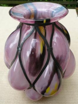 Skleněná váza s kovem