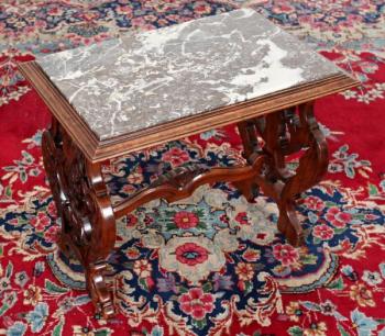 Neorenesanční odkládací stolek s mramorem