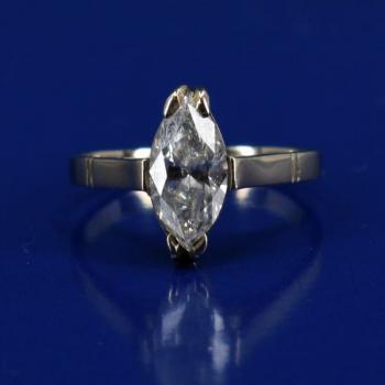 Bílozlatý prsten s diamantem
