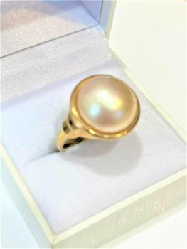 Prsten s perličkou