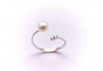 Otevřený stříbrný prsten s perlou a zirkonem