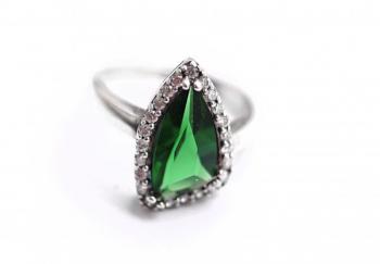 Luxusní støíbrný prsten se zeleným kamenem