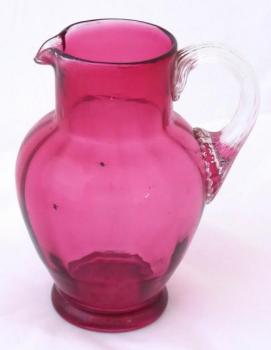 Džbánek z růžového a čirého skla