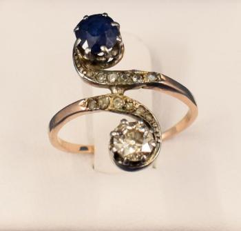 Zlatý secesní prsten s briliantem a safírem