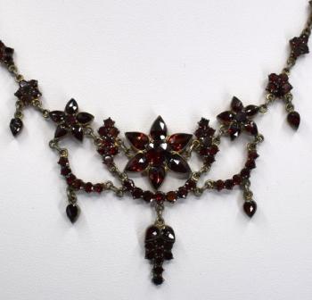 Luxusní granátový náhrdelník s ovìsky