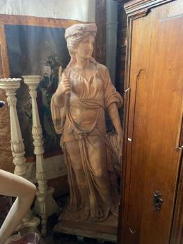 Mramorová socha ženy II 
