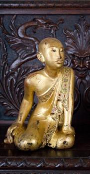 Barmský døevìný Buddha. 19. stol. Inkrustace