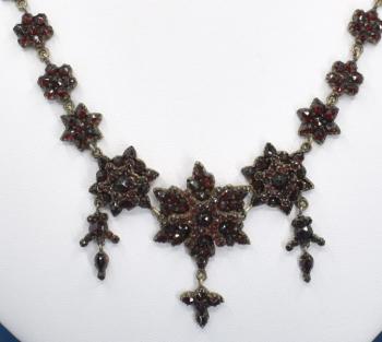 Granátový náhrdelník s ovìsky