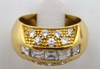 Prsten s diamantovými bagetami a brilianty, ze žlu