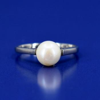 Bílozlatý prsten se sladkovodní perlou
