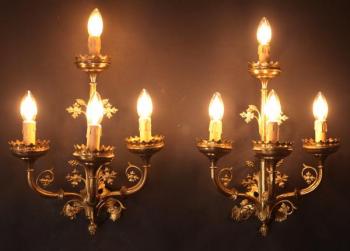 Párové neogotické svícny na zeď