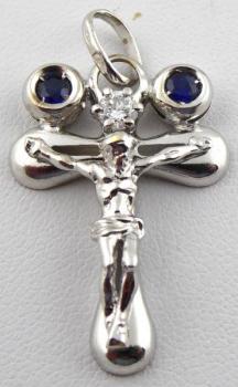 Kříž z bílého zlata s diamantem a párovými modrými