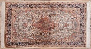 Hedvábný koberec z Kašmíru 207 X 123 cm