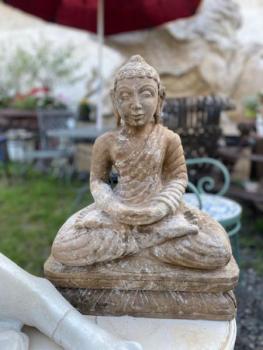 Pískovcová socha Budhy 