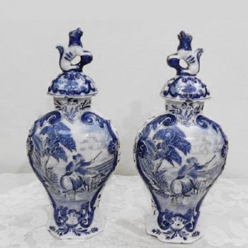 Párové vázy s poklopem, Delft Fajáns Holandsko 