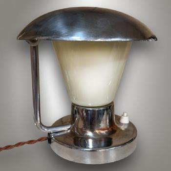 Chromová stolní lampa