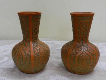 Párové keramické vázy, reliéf - Johann Maresch