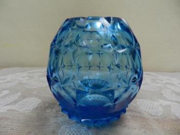 Masivní broušená modrá váza - Čechy