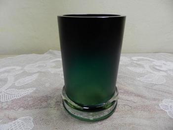 Broušená silnostěnná zelená autorská váza - Čechy