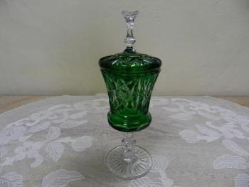 Zelený broušený pohár s poklopem - Čechy