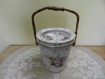 Porcelánový malovaný kbelík s nálevkou, značeno