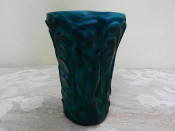 Art deco zelená váza s akty, malachitové sklo