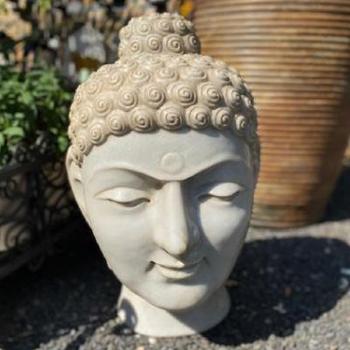 Mramorová hlava Budhy 