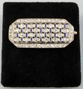 Platinová brož s diamanty a safíry
