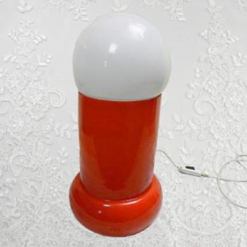 Červená retro lampa, funkční stav