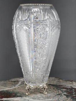 Broušená kříšťálová váza v montuře výška 41,5 cm