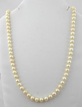 Náhrdelník s mořskými perlami o průměru 5,5-6 mm