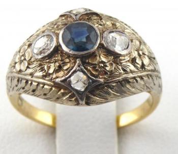 Gravírovaný prsten s přírodním modrým safírem