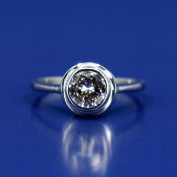 Blozlat prsten s briliantem 0,64 ct