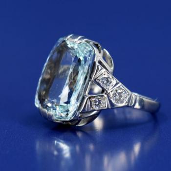 Bílozlatý prsten s akvamarínem a brilianty