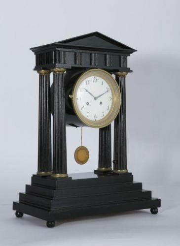 Biedermeierov stoln hodiny