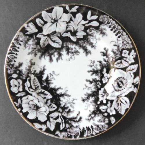 Malý mělký talíř s hnědým ornamentem - Stará Role