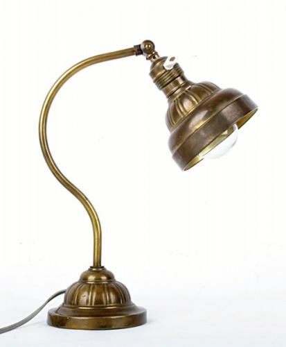 Celomosazná stolní lampa