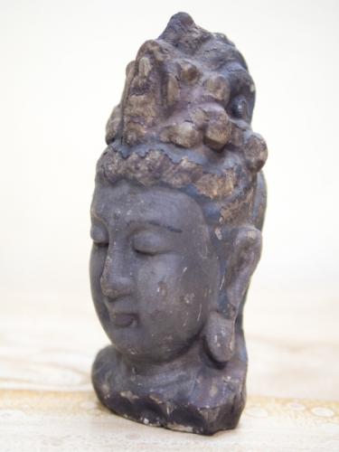 Starožitná hlava Buddhy