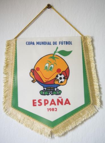 Fotbalov vlajeka k MS 1982