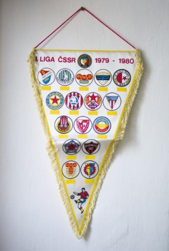 Fotbalov vlajeka pipomnajc ligov ronk 1979-1980