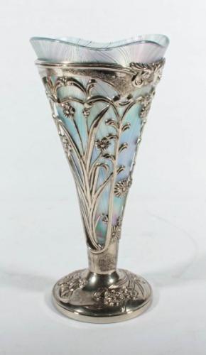 Secesní váza s kovovou montáží