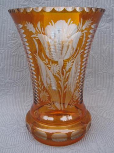 Váza, broušený motiv kvìtin