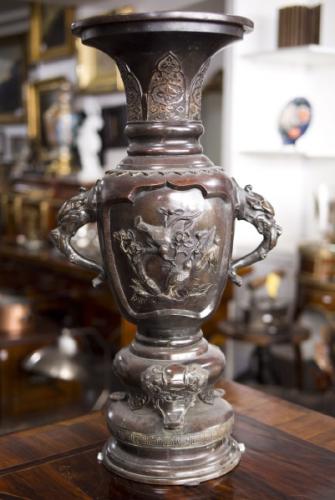 Bronzová váza