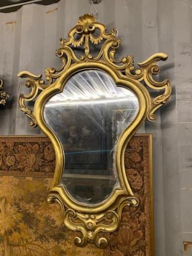 Zlacené zrcadlo s volutou 