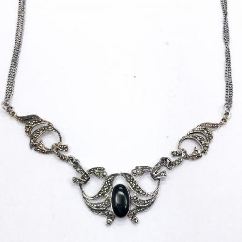 Støíbrný náhrdelník s markazity a onyxem