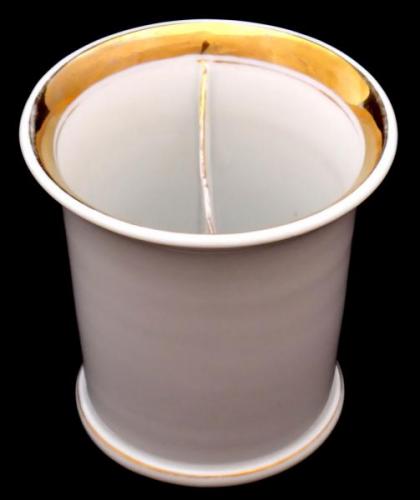 Starožitný porcelánový pohárek s pøihrádkou