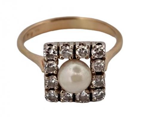 Zlatý prsten s čtvercový s diamanty a perlou